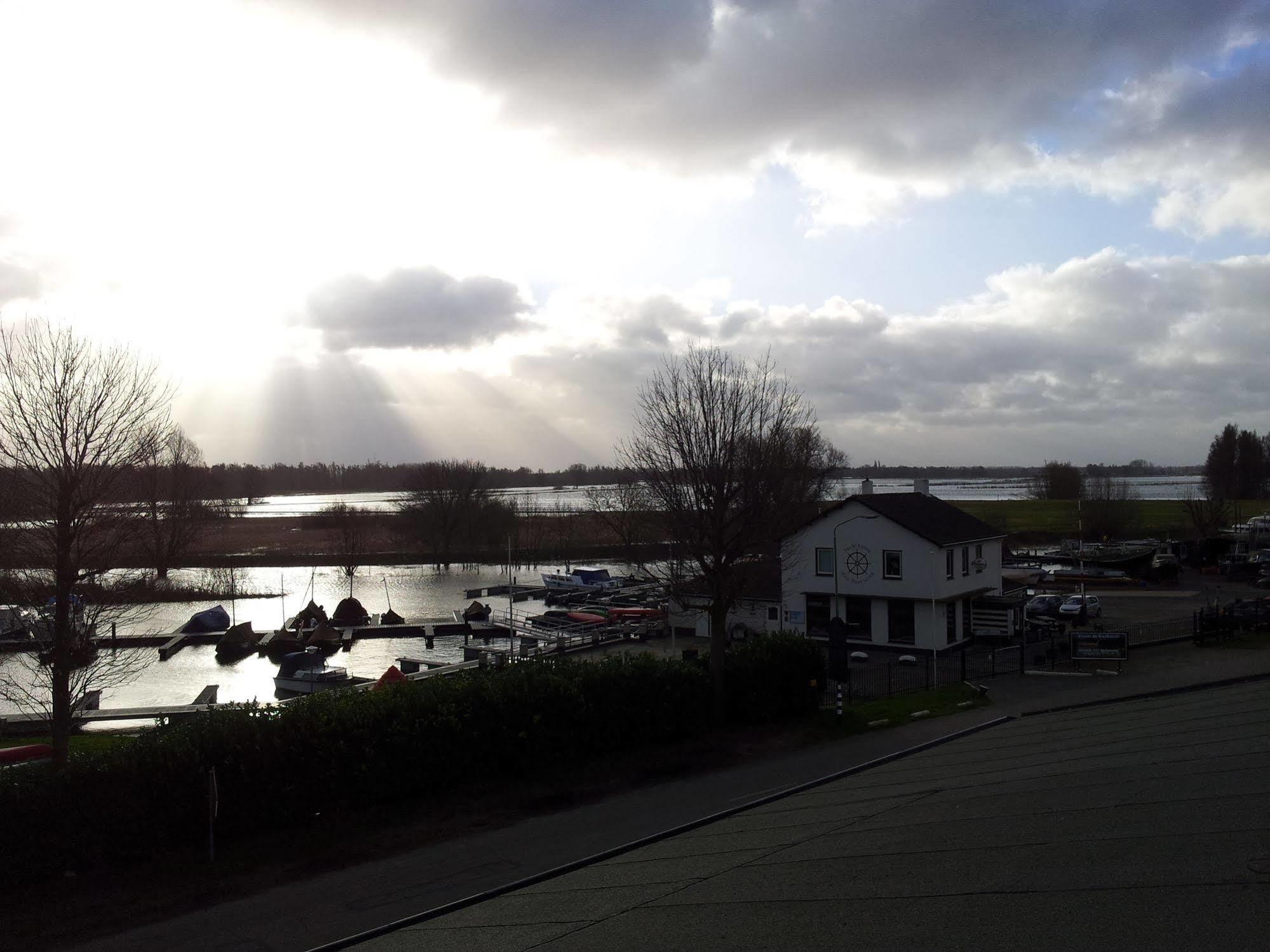 De Brabantse Biesbosch Werkendam Exterior foto