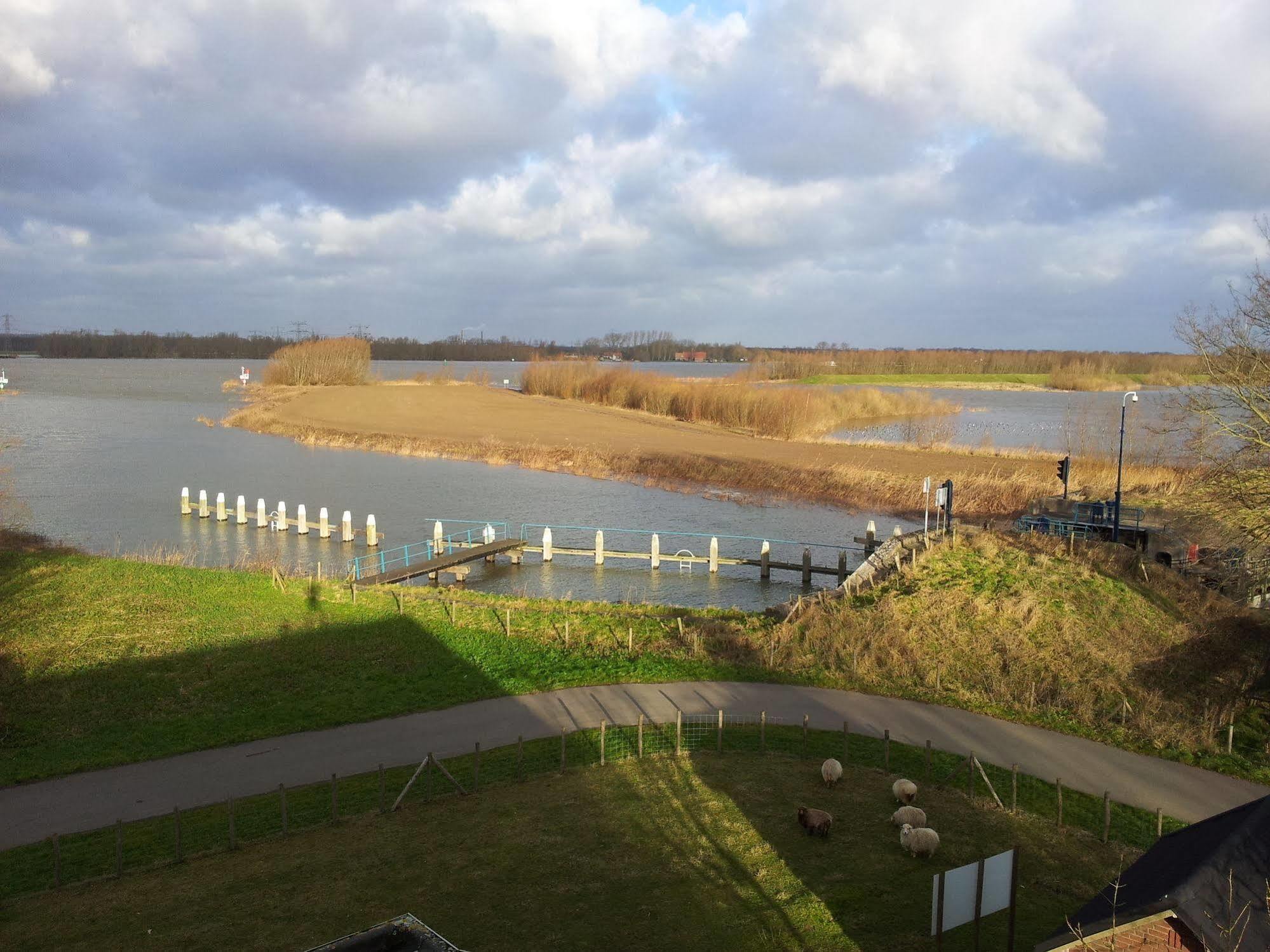 De Brabantse Biesbosch Werkendam Exterior foto