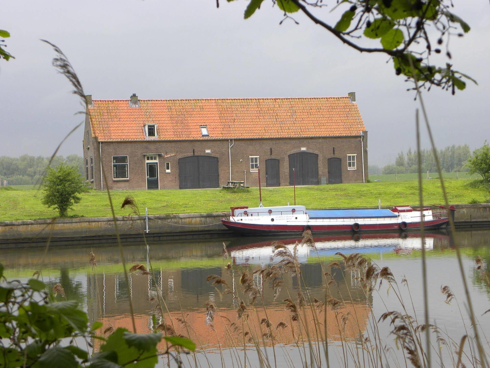 De Brabantse Biesbosch Werkendam Exterior foto