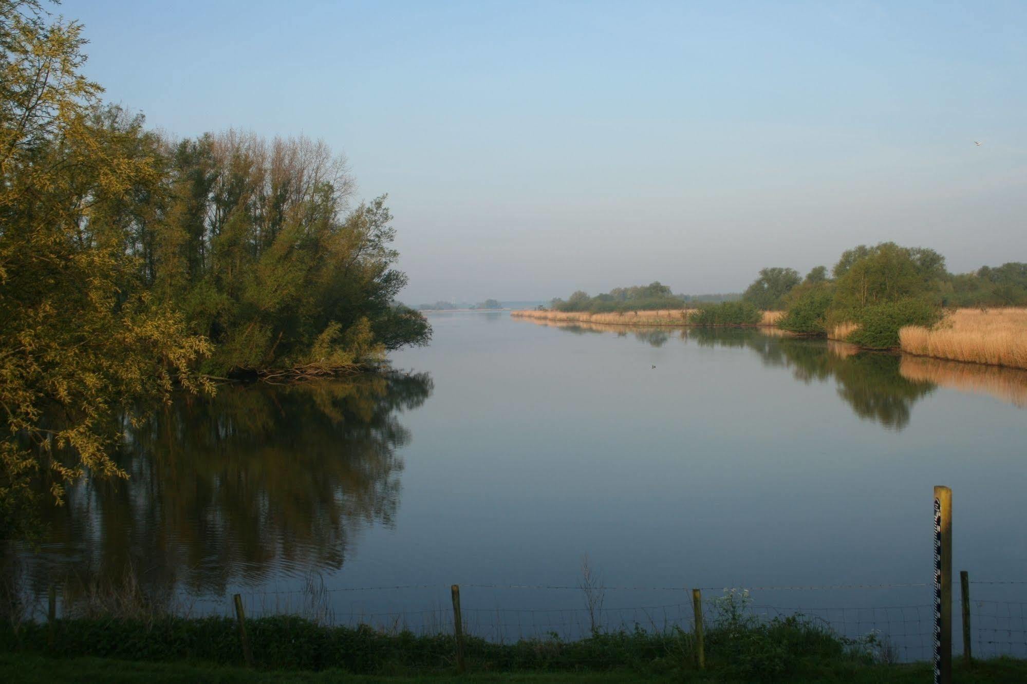 De Brabantse Biesbosch Werkendam Exterior foto